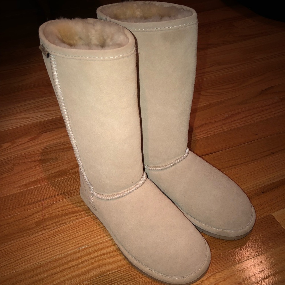 Bearpaw lightly used boots